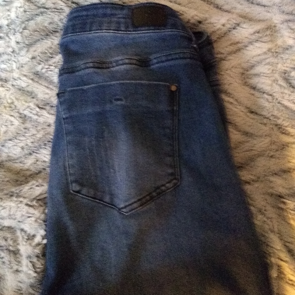 Mid Rise Distressed Jeans - Picture 4 of 4